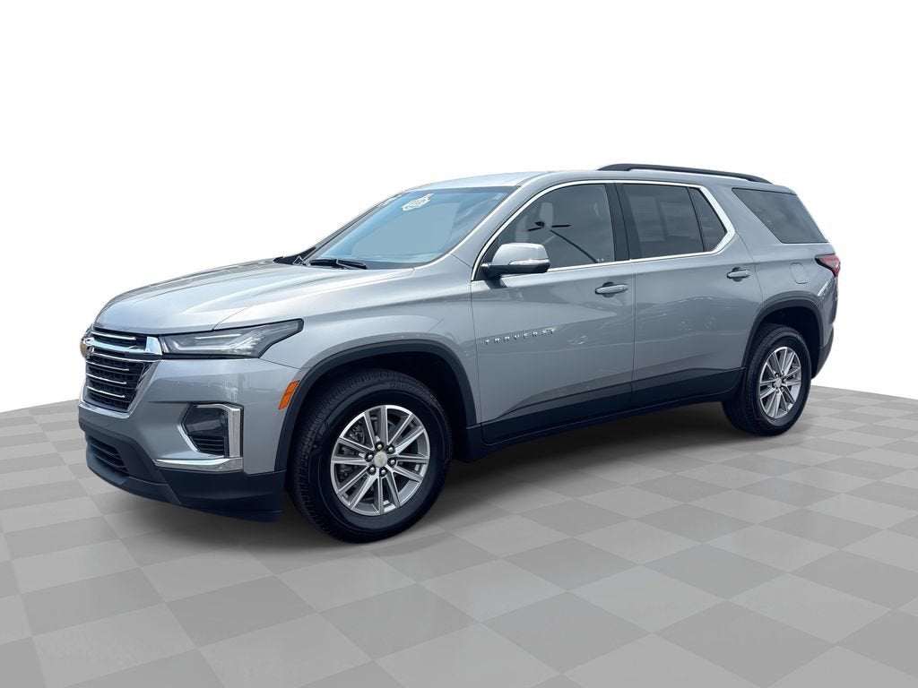 2023 Chevrolet Traverse LT Cloth in Sterling Gray Metallic — front three-quarter view